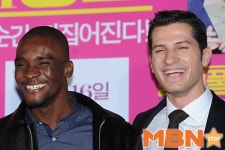 샘 오취리-알베르토 `웃는 모습이 닮았죠?` [MBN포토]