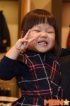 정웅인 막내딸 다윤이의 깜찍한 윙크와 브이! [MBN포토]