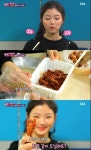 ‘한밤의TV연예’ 김유정, 남다른 먹방 취향…닭발 ‘폭풍흡입’
