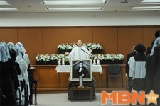 故신해철 49재, 팬들도 함께 자리 참석…고인의 마지막 길 추모 했다