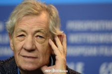 이안 맥켈런, 쏟아지는 질문에도 ‘온화한 미소’ [베를린영화제]