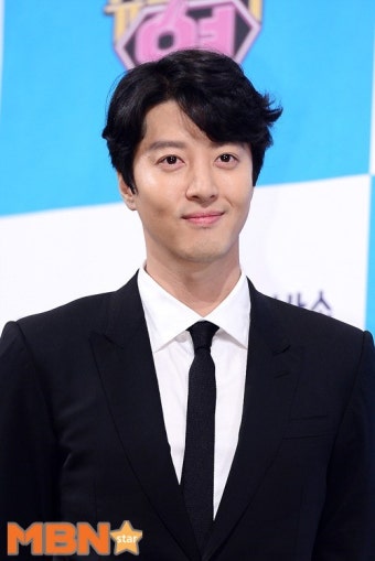 이동건, `여심 저격 꽃미소~` [MBN포토]