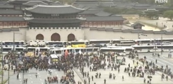 민주노총 철야 집회 중 경찰과 충돌…윤석열 대통령 체포 촉구로 2명 체포