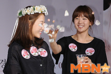 박소담 `러블리 보영언니한테 꽃가루 투척` [MBN포토]