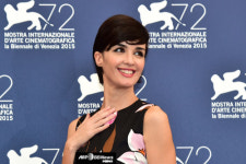 파즈 베가, 우아한 여신의 매력 미소 [베니스영화제]