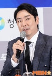 윤경호, 제5회 청룡시리즈어워즈 남우조연상 수상…눈물의 소감 전해