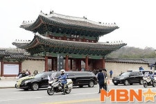 창경궁로 지나는 고 김영삼 전 대통령의 운구차 [MBN포토]