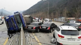 호남고속도로 내장산IC 부근서 60중 추돌사고…소방당국 현장 출동