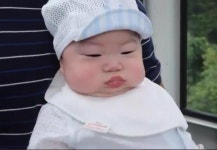 송일국 인스타그램에 삼둥이 과거 공개! 만세 볼에 왕사탕 물었어?