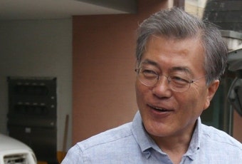 문재인, 구 여권 인사 남재희 전 노동부 장관 만나 조언 들어
