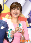 강수정 `사이다 들고 함박미소` [MBN포토]