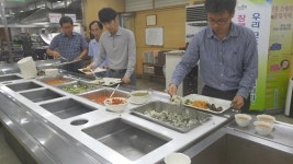 김영란법이 바꾼 풍경…여의도 식당 텅텅, 구내식당 줄만 만리장성