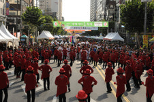 컬러 컨셉의 거리 체험 축제 펼쳐져, 2016 세계거리춤축제