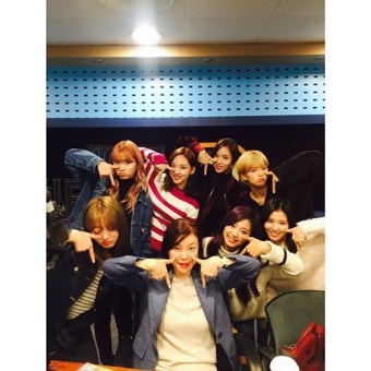 트와이스, ‘최파타’ DJ 최화정과 ‘티티’(TT) 안무…‘상큼+발랄’