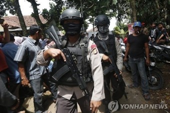 인니 경찰, 자카르타 교외에 은신한 테러 용의자 3명 사살