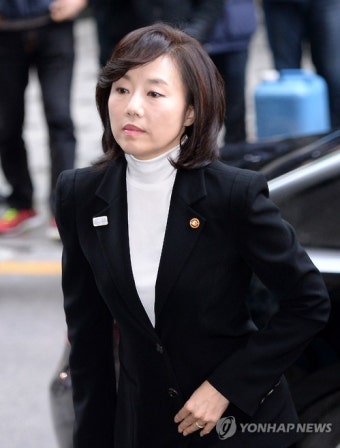 조윤선, 영장심사 위해 특검 출석…'블랙리스트 김기춘 지시' 보도 부인