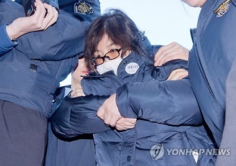 최순실 두번째 체포영장 집행 중…이번엔 알선수재 혐의