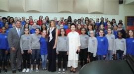 中시진핑 부인 펑리위안 예술외교…팜비치 인근 중학교 방문