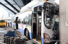 부산 해운대서 6중 추돌사고…12명 부상