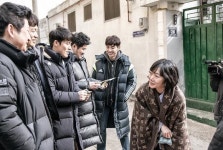 ‘비밀의 숲’ 배두나, 촬영 비하인드 스토리 공개 ‘홍일점 매력 팡팡’