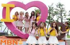 보령머드축제에 나타난 모모랜드 [MBN포토]