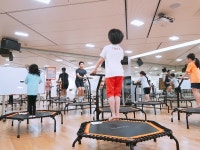 트램펄린 위에서 신나게 놀았는데 1200kcal 소모, ‘에어로 점핑’ 인기 몰이