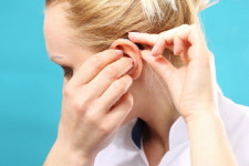 난청 재활 위한 노인 보청기, 그 원리와 착용 시 유의점은?