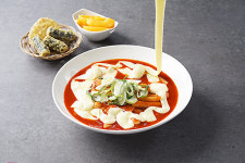 웰빙피자와 국물떡볶이 함께 먹으면 ‘뽕’ 간다! ‘뽕뜨락피자’ 화려한 콜래보레이션