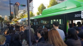 지하철 4호선 운행 차질,  더딘 정상화에 출근길 발동동 상행선 계속 정차 중