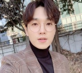 이석훈, 체크 재킷+동그란 안경 ‘훈훈한 남친룩 완성’