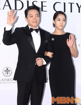 이범수 부인 이윤진, 남편 못지 않은 화려한 이력 소유자
