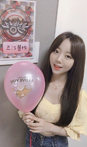 러블리즈 케이, 대기실 인증샷 “케이뱅크 본방사수” [M+SNS]