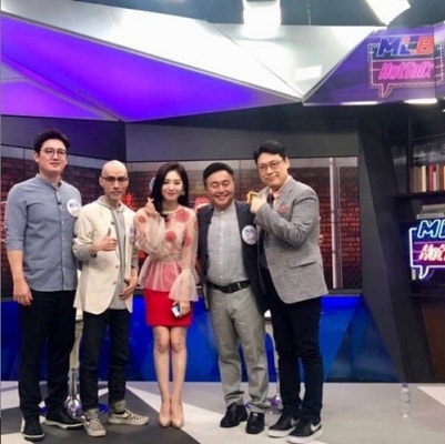 박연경 아나운서, ‘MLB 핫토크’ 인증샷…애교 가득 손가락 하트[M+SNS] | 포토뉴스