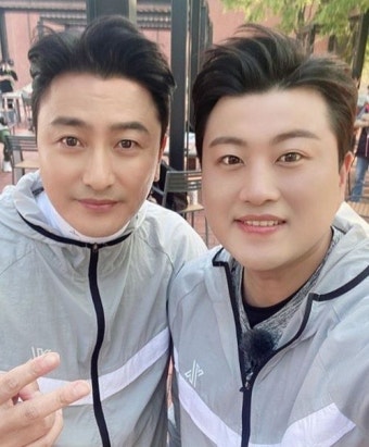 김호중, 안정환과 훈훈한 투샷 “대박나자 배태랑” [M+SNS]