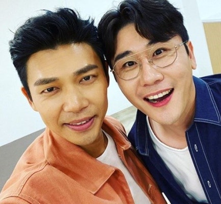 지승현, 영탁과 의리 인증샷 “즐거운 연휴” [M+SNS] | 포토뉴스