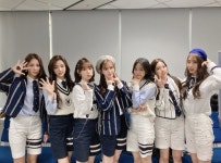 위클리, 5주간 지그재그 공식 음반활동 마무리... K-하이틴’ 파워 입증