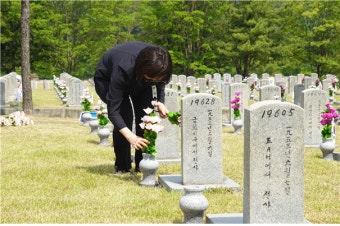 국민의힘 의원 35명, 6·25 전사자 묘역 추모·정화활동