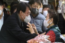 野 대선 후보 윤석열 첫 공식 일정은 가락시장