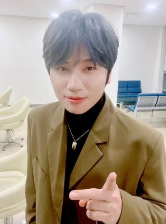 케이윌, 오랜만에 전한 근황...댄디한 스타일링은 덤 [M+SNS]