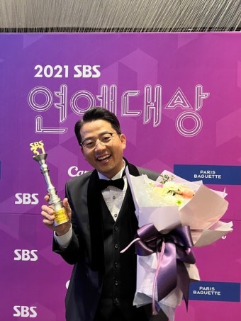 김준호, ‘2021 SBS 연예대상’ 우수상 수상 소감 “2022년, 더 열심히 까불겠다”