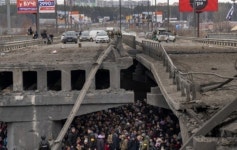 피란길에 강 건너려던 우크라 가족의 비극…러군 포격에 3명 숨졌다