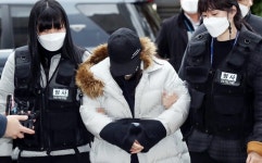 한밤 인적 드문 도로에 4살 딸 버린 친모·공범, 징역 3년 구형