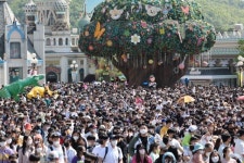 눈치게임 대실패…SNS 달군 어린이날 에버랜드 북새통 사진