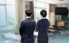 싸움 말리는 담임교사에 흉기로 위협한 초등생…교권보호위 개최