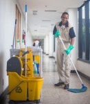 연봉 1억 청소 도우미, 호주 인력난 심각…시급 60달러까지 올라