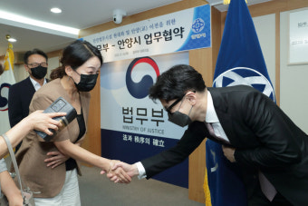 [서초동에서] 민주당과 손잡은 한동훈…진영 논리 깬 행보 '주목'