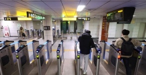 히터 꺼라 vs 패딩 벗어…지하철 히터 온도 논란, 해결법은?