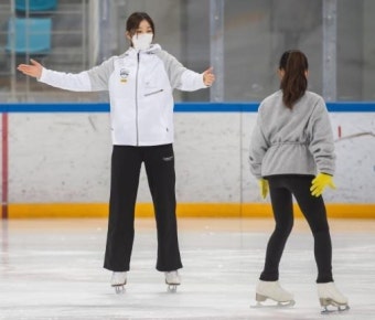 '피겨 여왕' 김연아, 평창 아카데미서 꿈나무 특별 지도
