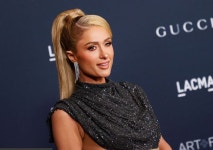 패리스 힐턴, 대리모로 득남…"꿈만 같다"