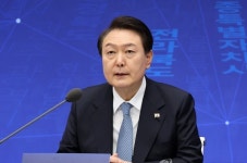 尹 지지율, 0.8%p 내린 36%…부정 평가는 올해 최고치